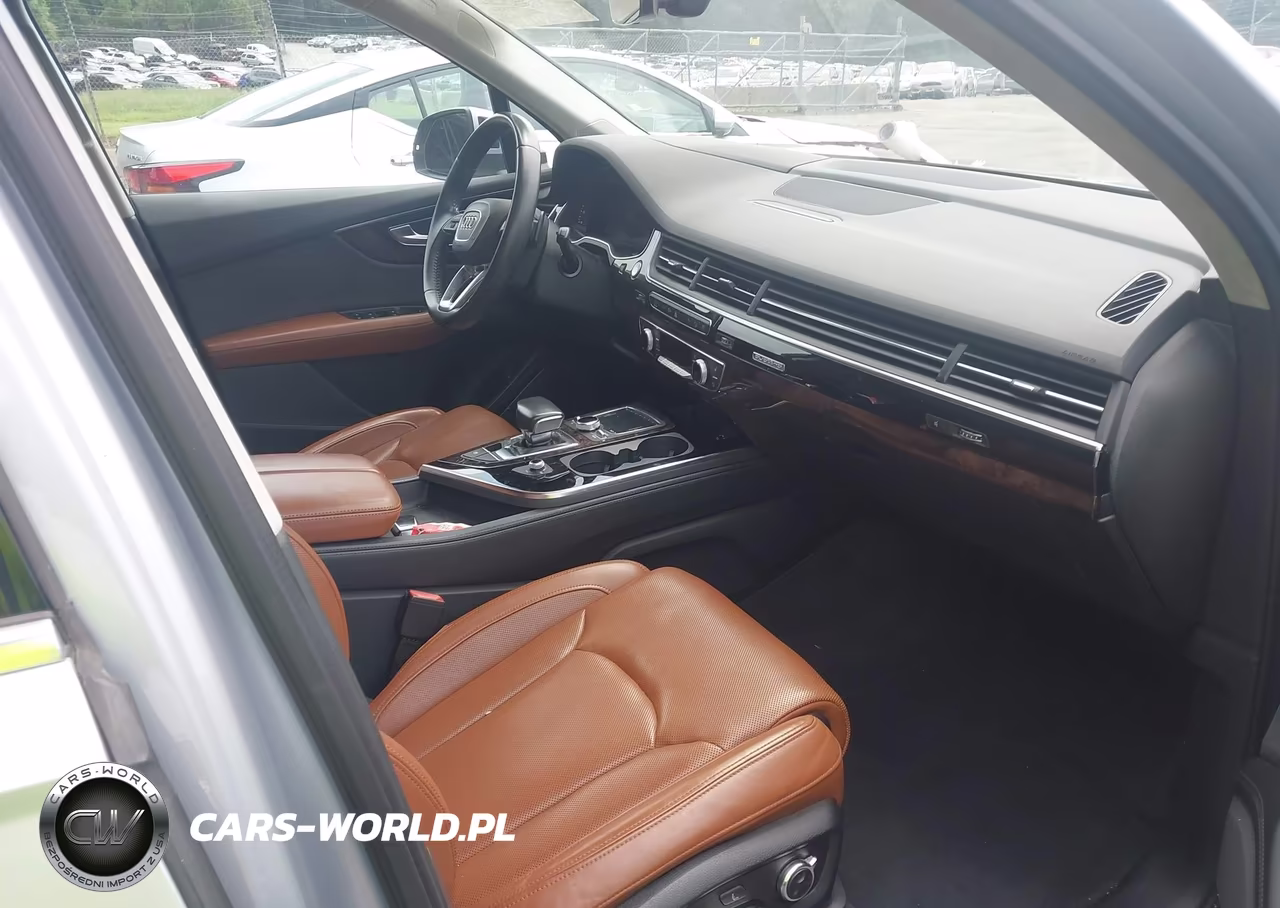 2018 Audi Q7 3.0T Premium VIN:WA1VAAF78JD051702 - 5