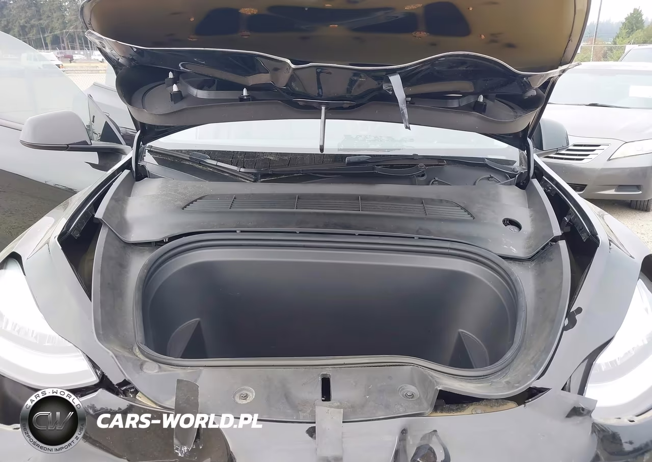 2022 Tesla Model Y VIN:7SAYGDEE4NF368347 - 10