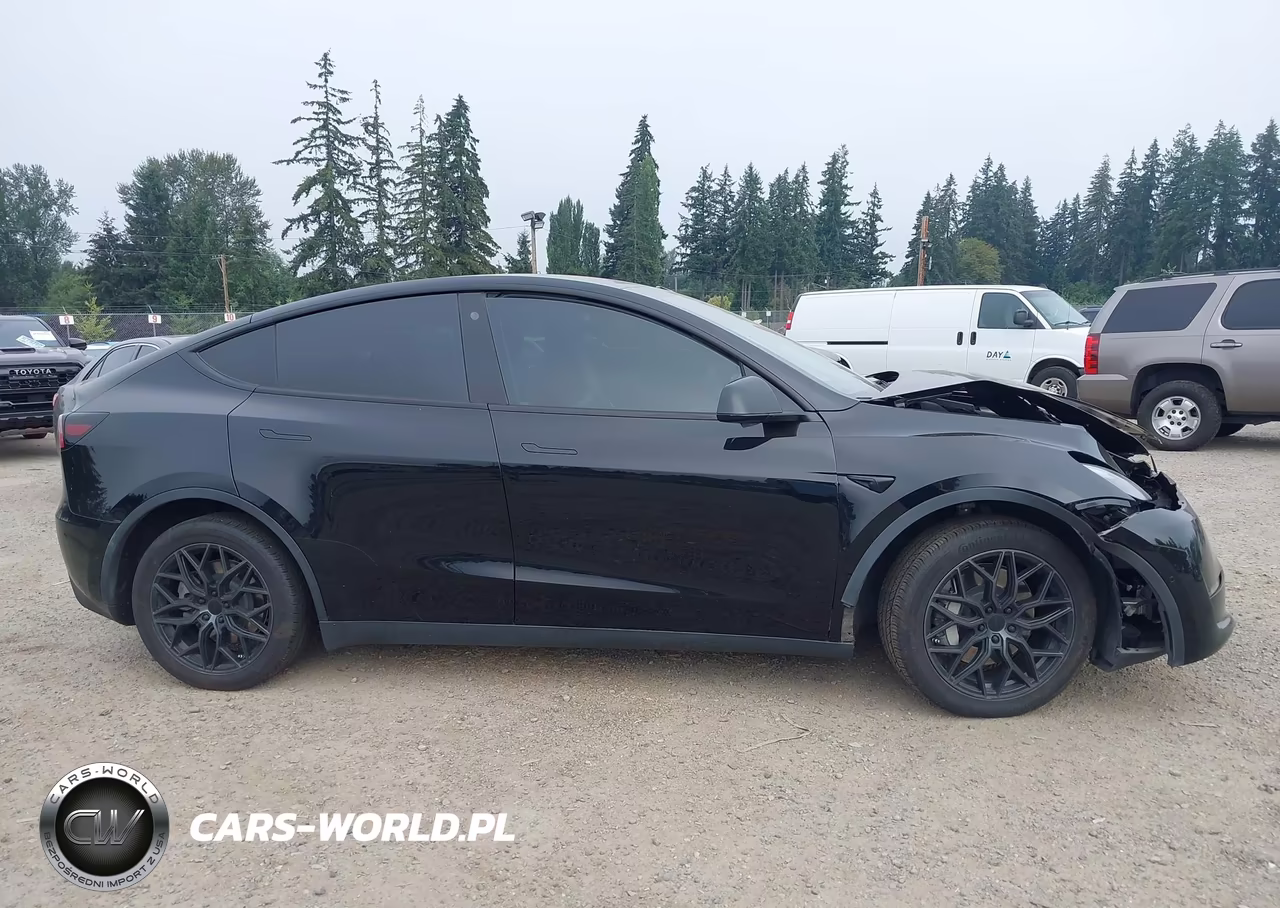 2022 Tesla Model Y VIN:7SAYGDEE4NF368347 - 14