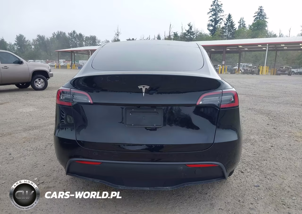 2022 Tesla Model Y VIN:7SAYGDEE4NF368347 - 17