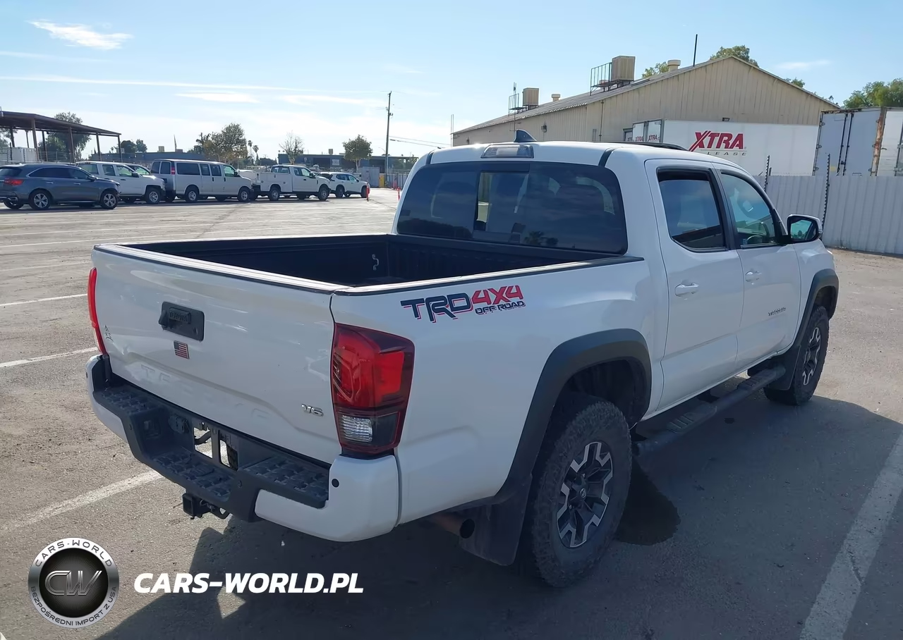 2018 Toyota Tacoma Trd Off Road VIN:3TMCZ5AN4JM186747 - 4