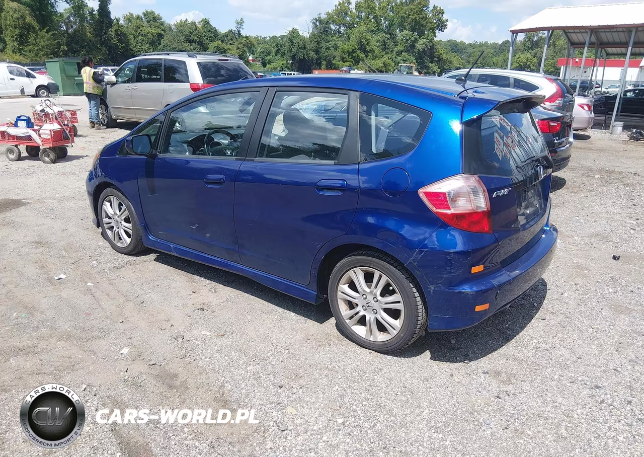 2011 Honda Fit Sport VIN:JHMGE8H50BC013720 - 3
