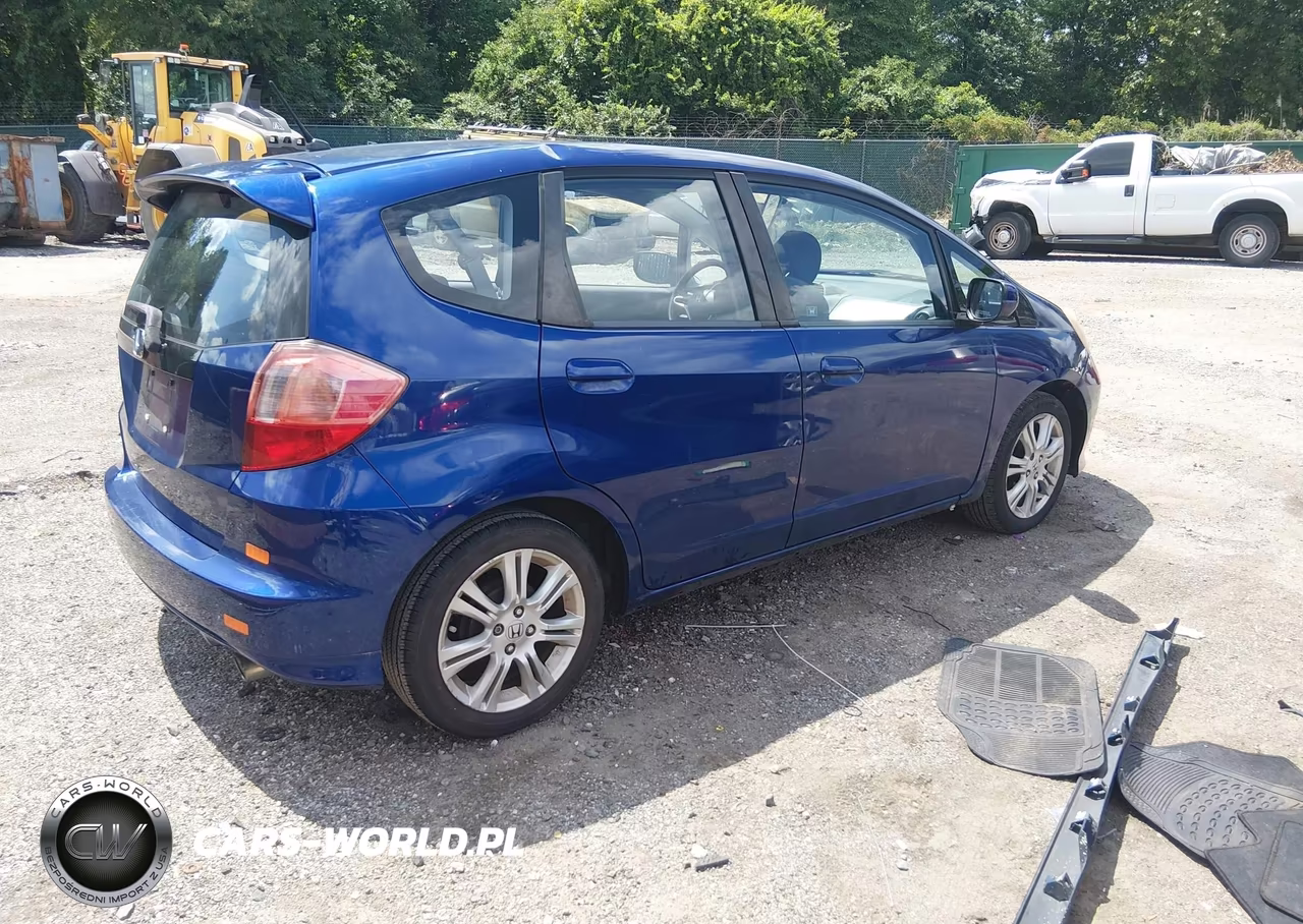 2011 Honda Fit Sport VIN:JHMGE8H50BC013720 - 4