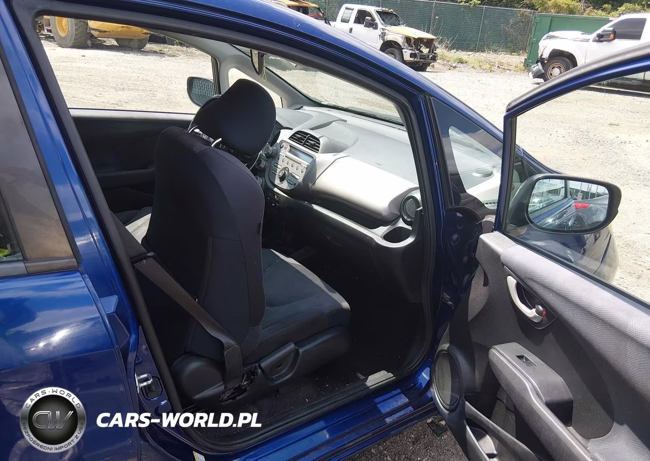 2011 Honda Fit Sport VIN:JHMGE8H50BC013720 - 5