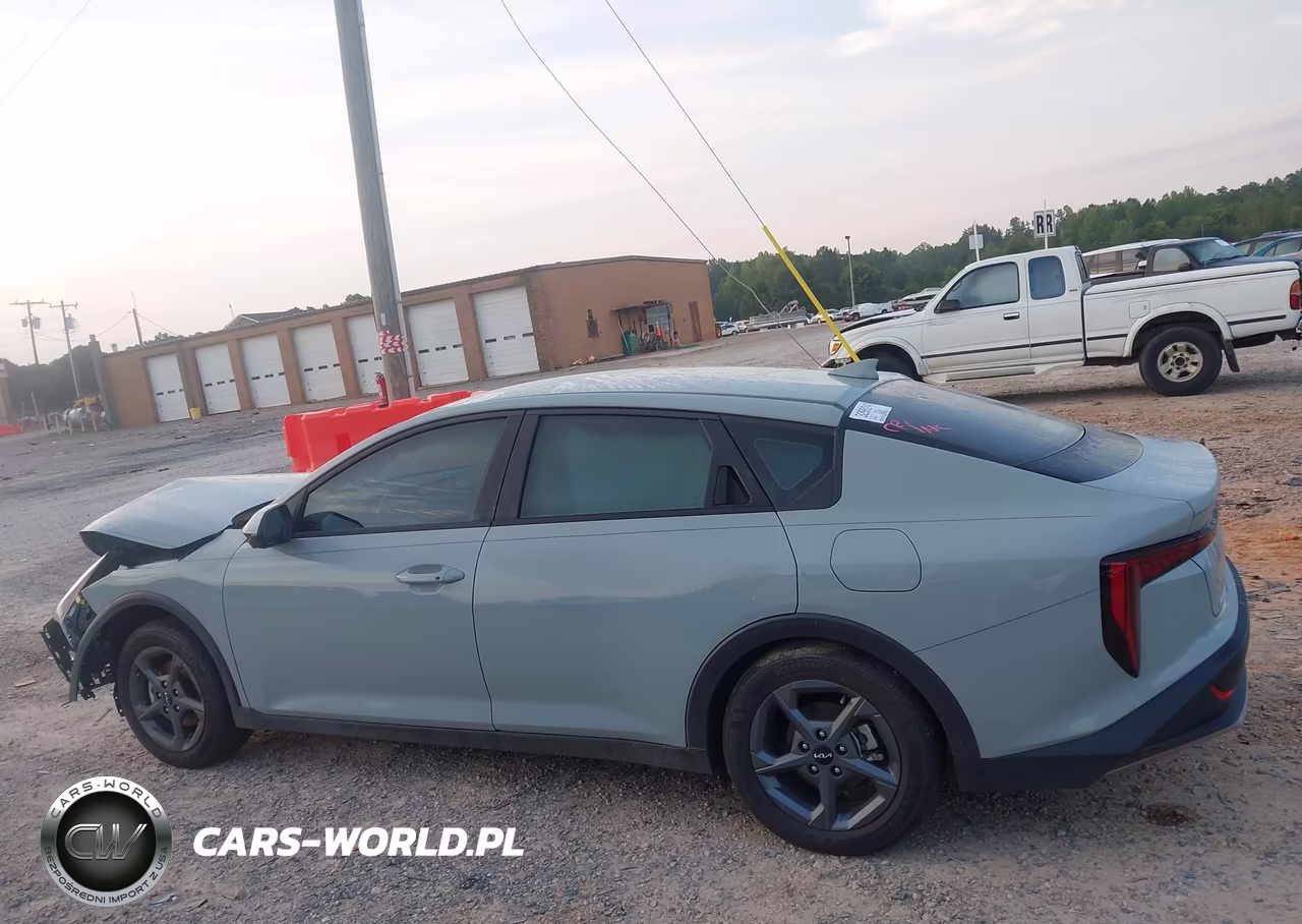 2025 Kia K4 Lxs VIN:3KPFT4DE6SE186183 - 13