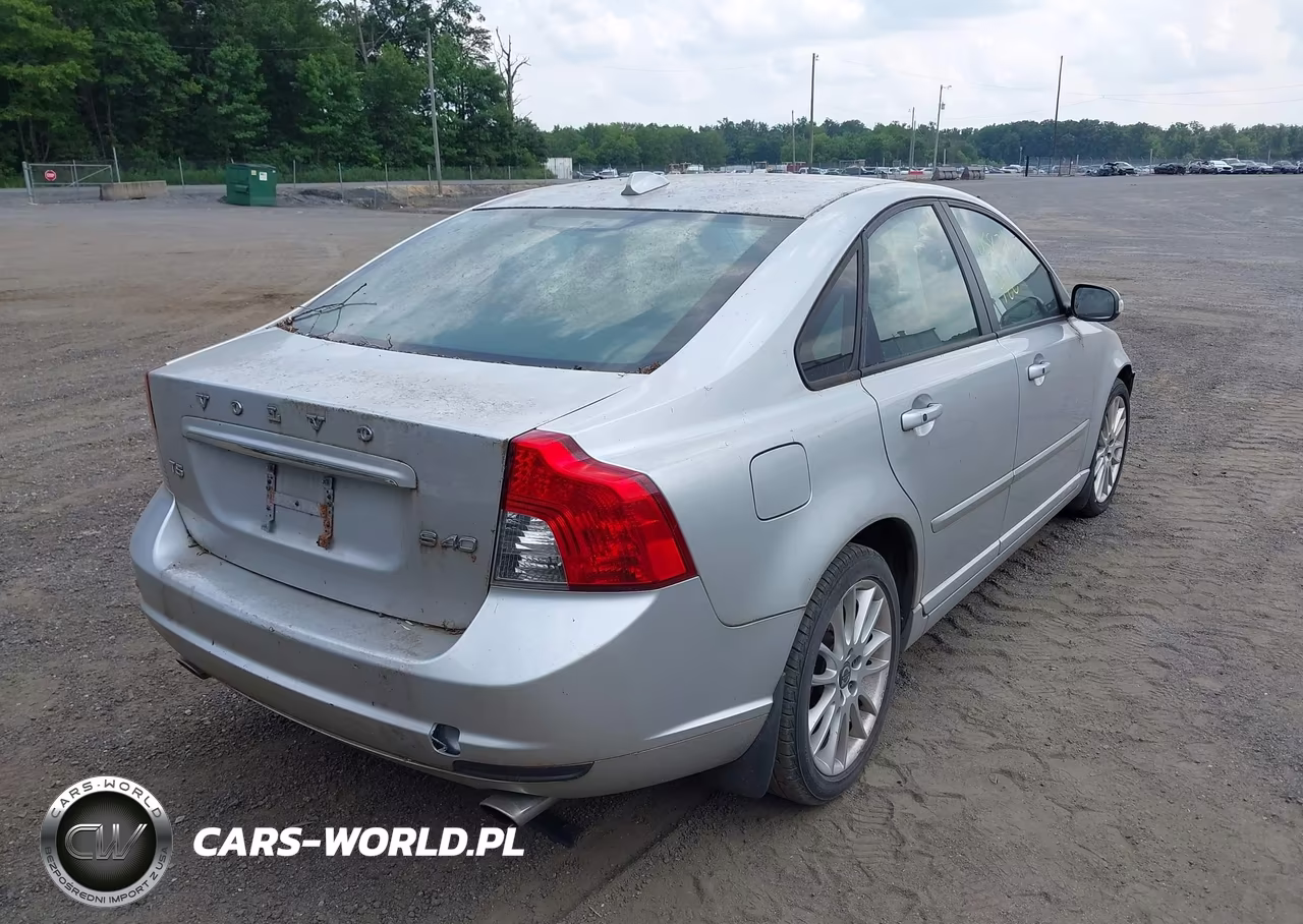 2011 Volvo S40 R-Design-T5 (Retail Only) VIN:YV1672MS6B2531721 - 4