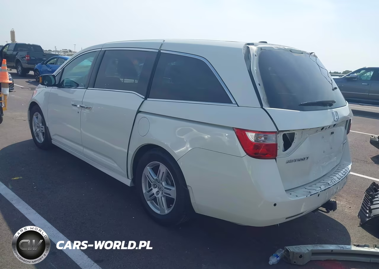 2013 Honda Odyssey Touring-Touring Elite VIN:5FNRL5H91DB011014 - 3