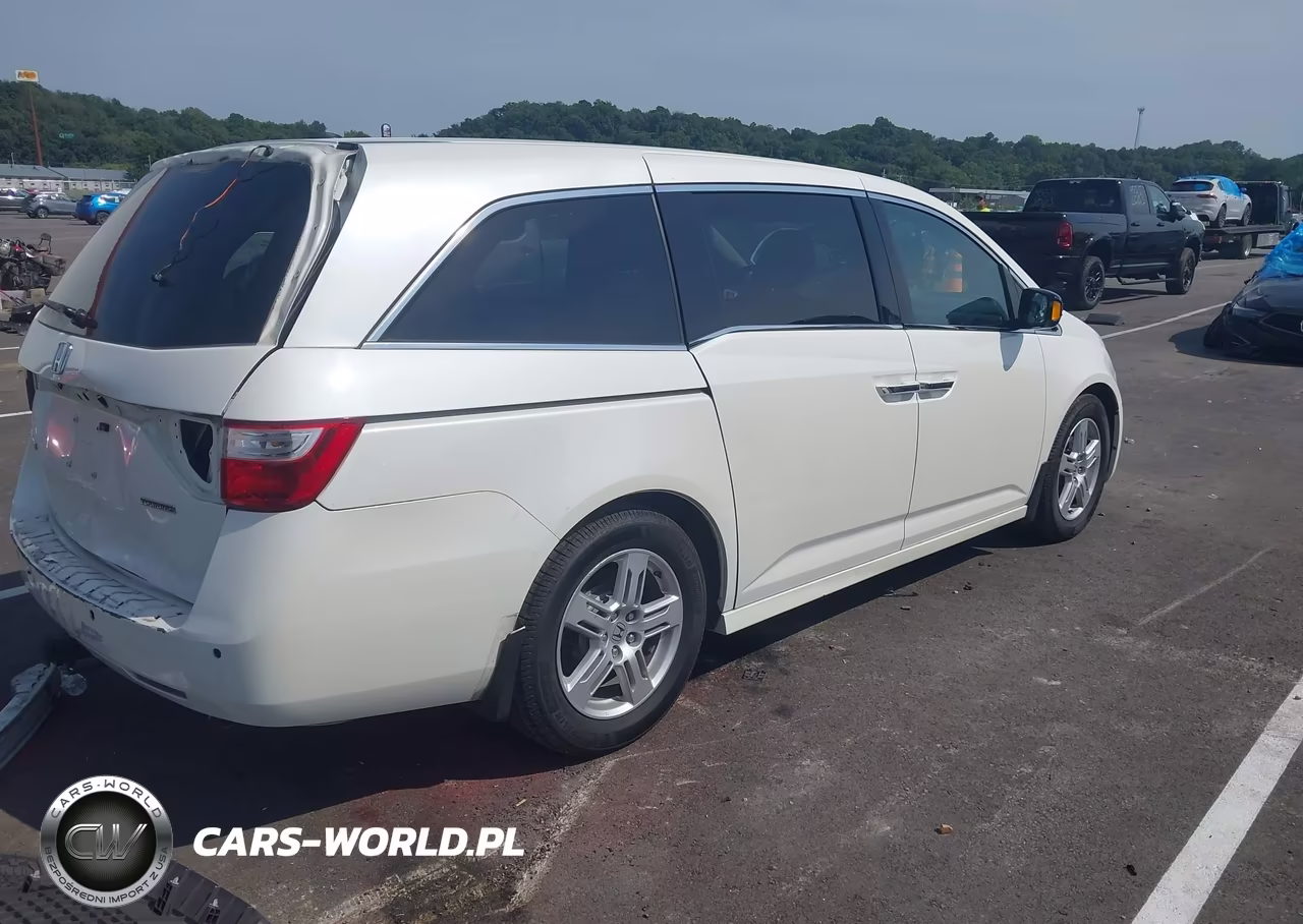 2013 Honda Odyssey Touring-Touring Elite VIN:5FNRL5H91DB011014 - 4