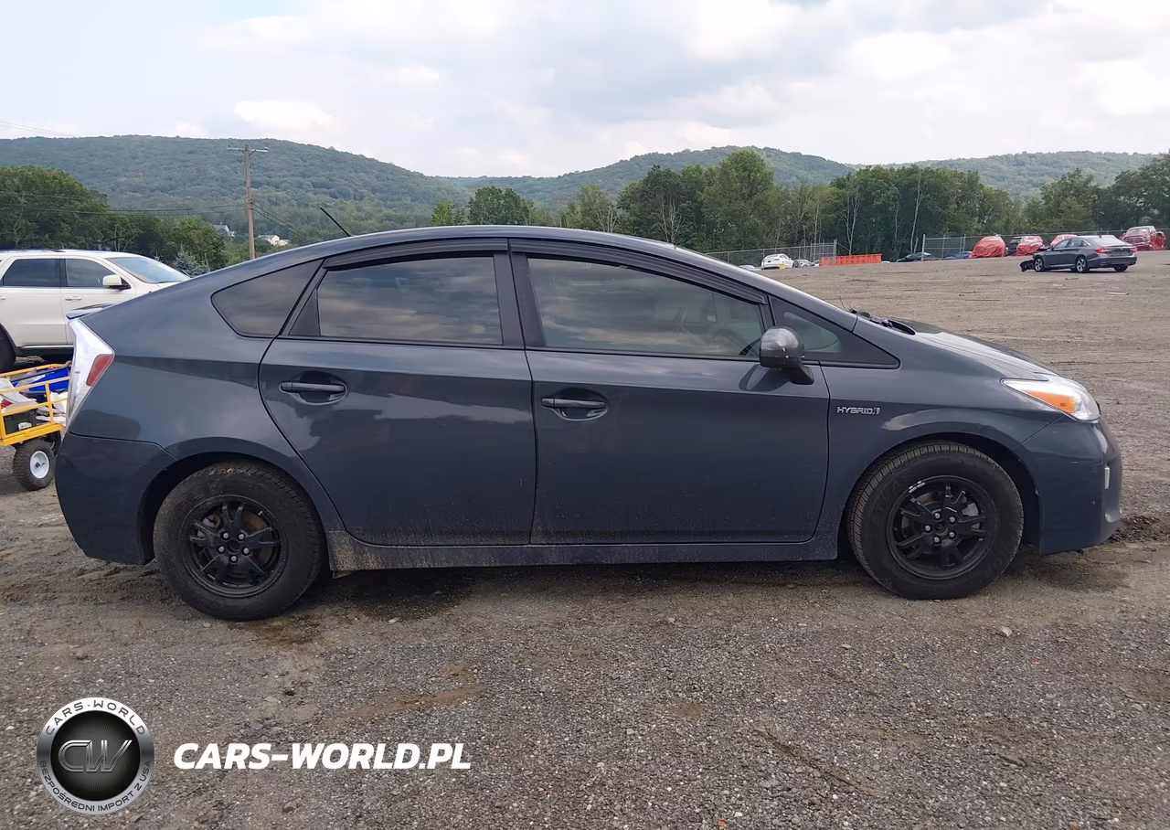 2015 Toyota Prius Two VIN:JTDKN3DU2F0454574 - 13