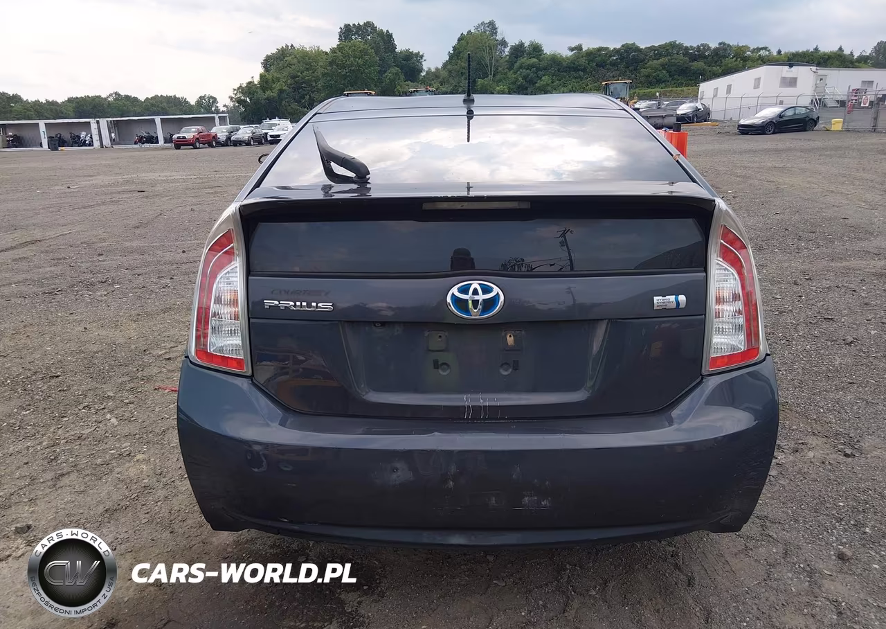 2015 Toyota Prius Two VIN:JTDKN3DU2F0454574 - 16