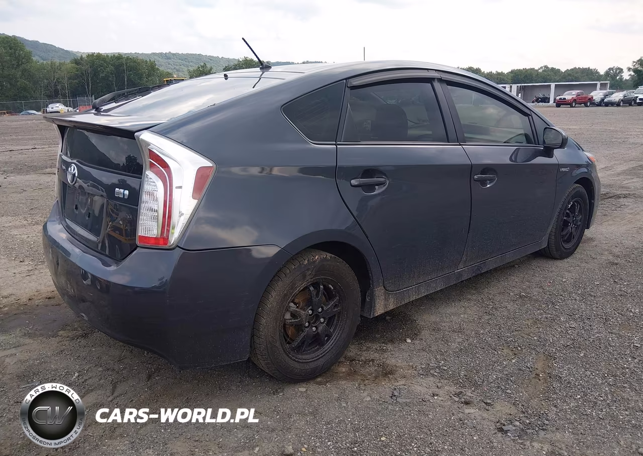 2015 Toyota Prius Two VIN:JTDKN3DU2F0454574 - 4