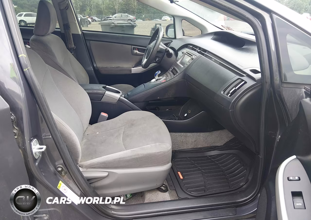 2015 Toyota Prius Two VIN:JTDKN3DU2F0454574 - 5
