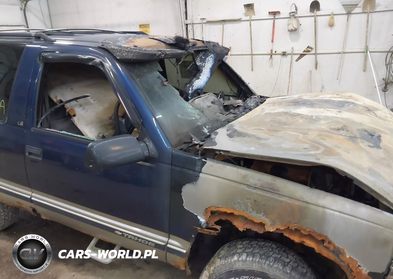 1999 Chevrolet Tahoe VIN:3GNEK18R8XG190944 - 14
