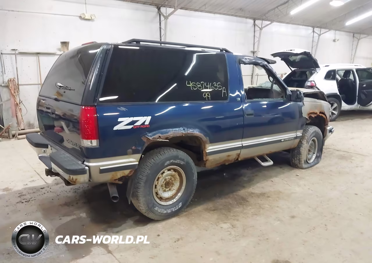 1999 Chevrolet Tahoe VIN:3GNEK18R8XG190944 - 4
