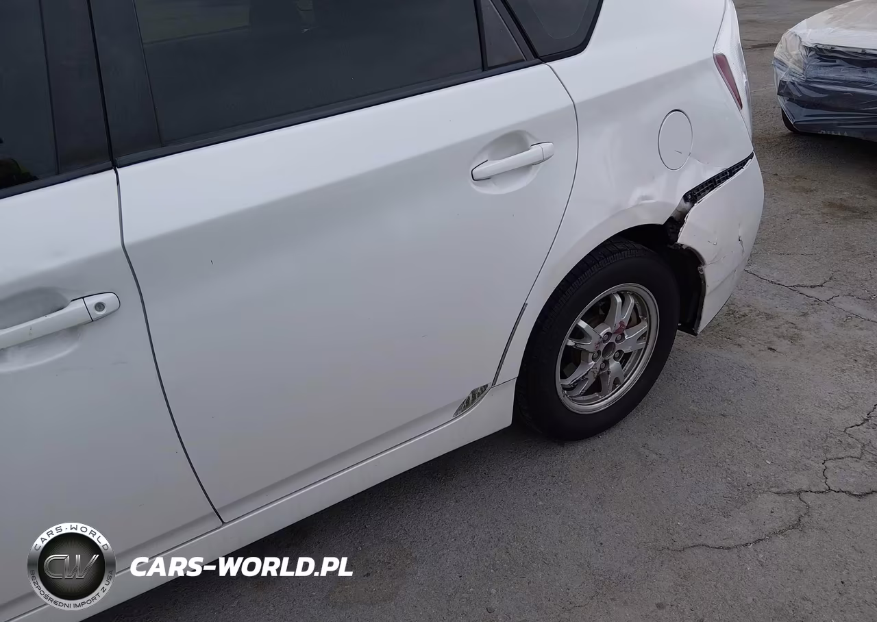 2011 Toyota Prius Two VIN:JTDKN3DU0B0325033 - 13