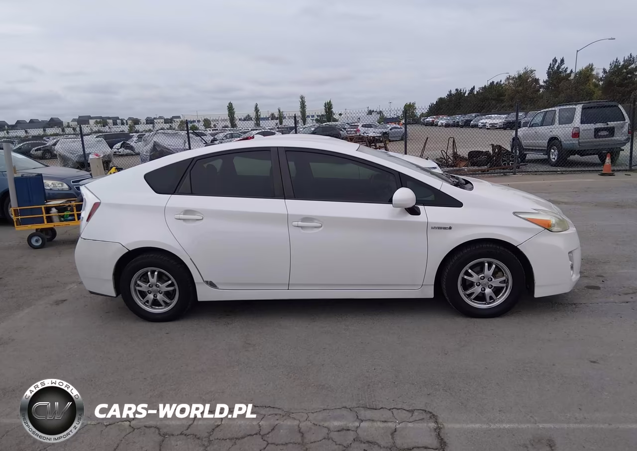 2011 Toyota Prius Two VIN:JTDKN3DU0B0325033 - 15