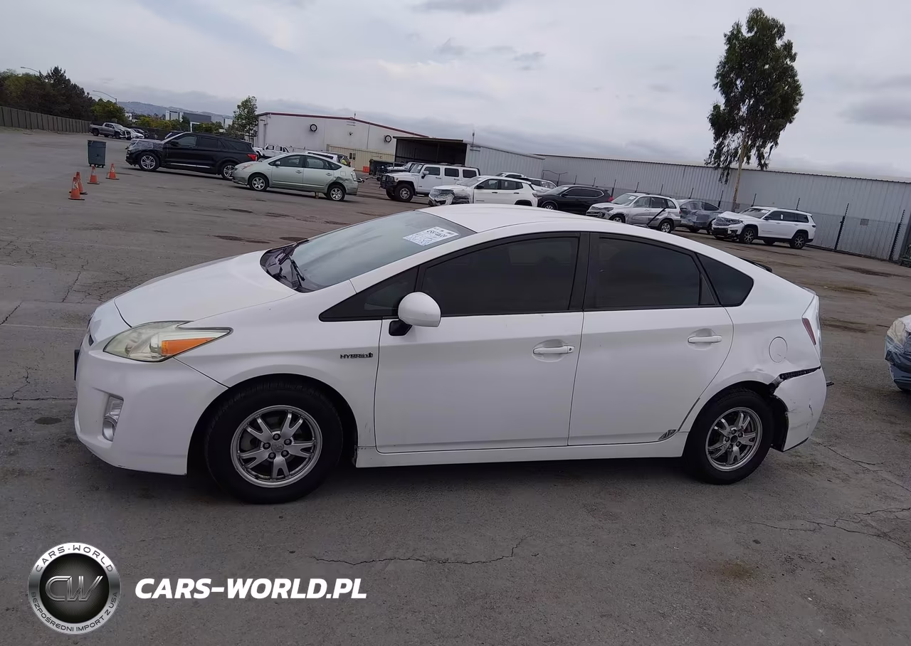 2011 Toyota Prius Two VIN:JTDKN3DU0B0325033 - 16