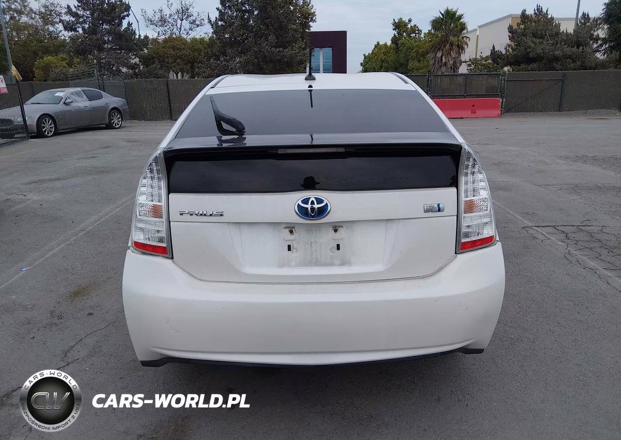 2011 Toyota Prius Two VIN:JTDKN3DU0B0325033 - 18