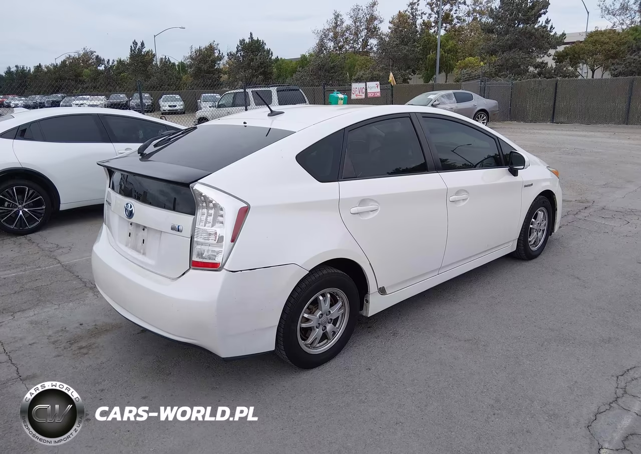 2011 Toyota Prius Two VIN:JTDKN3DU0B0325033 - 4
