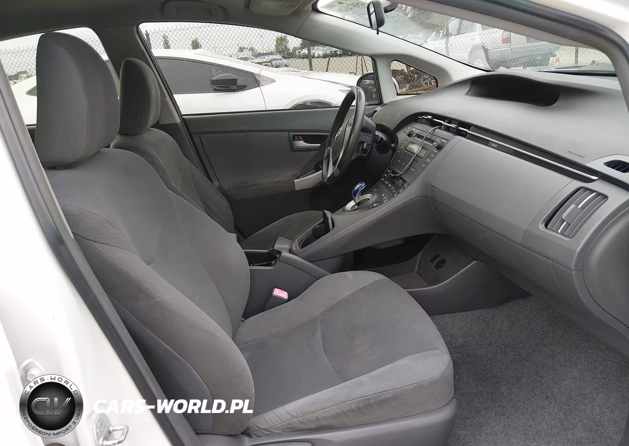 2011 Toyota Prius Two VIN:JTDKN3DU0B0325033 - 5
