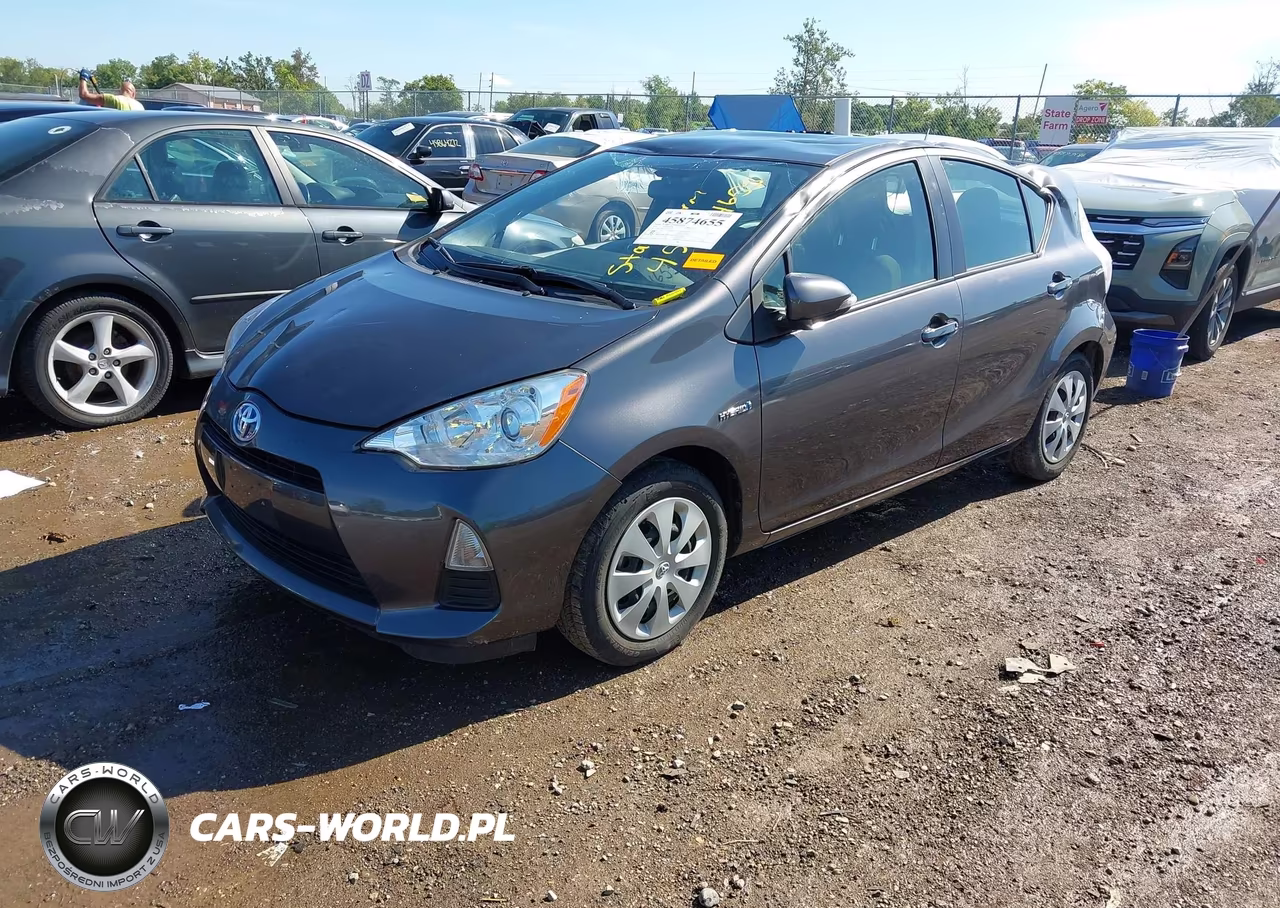 2014 Toyota Prius C Two VIN:JTDKDTB33E1073497 - 2