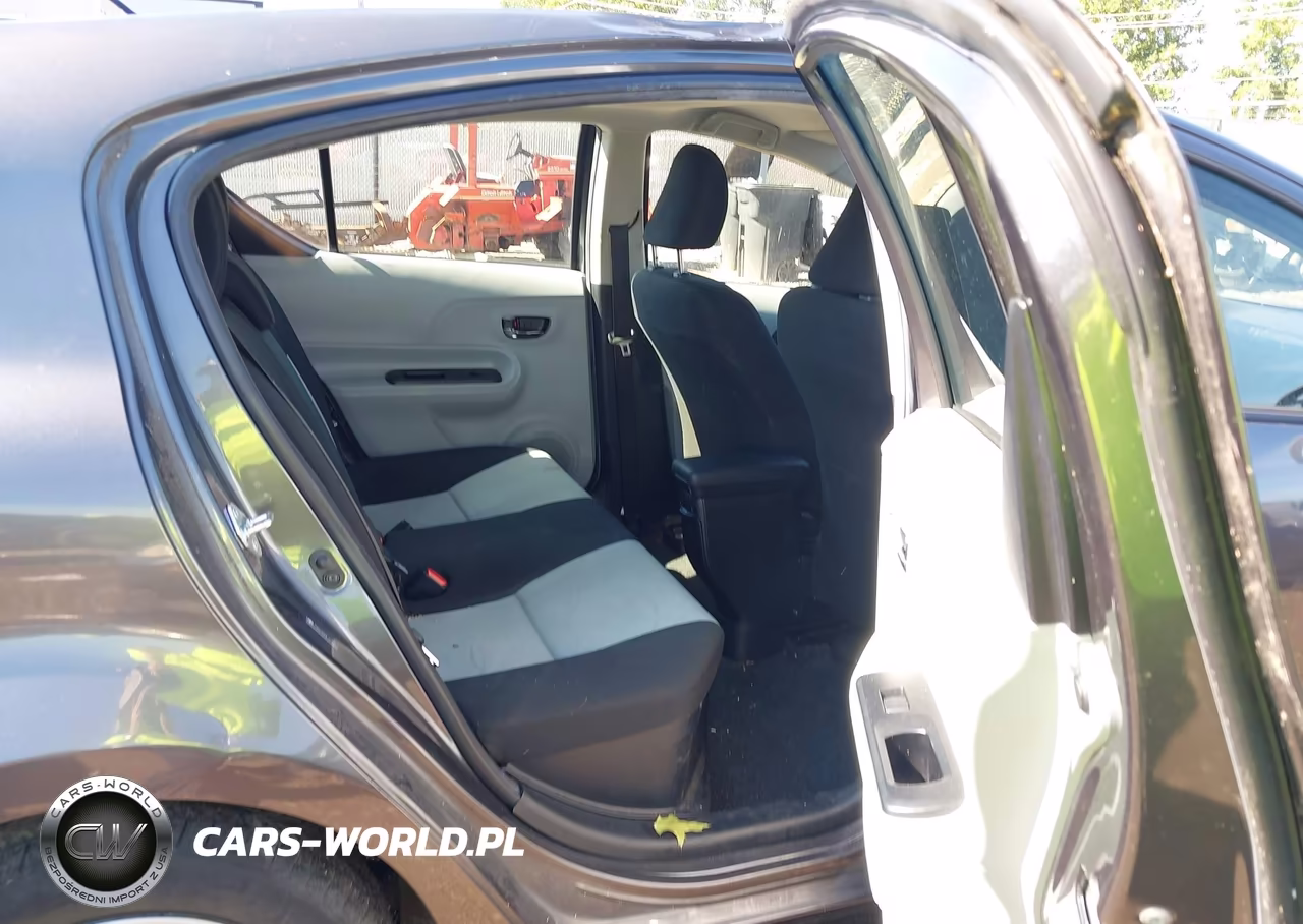 2014 Toyota Prius C Two VIN:JTDKDTB33E1073497 - 8