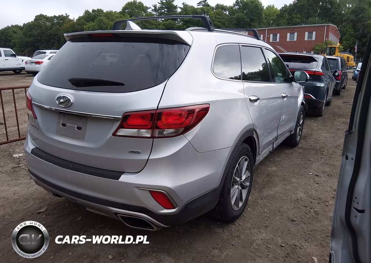 2018 Hyundai Santa Fe Se VIN:KM8SMDHF1JU268221 - 4