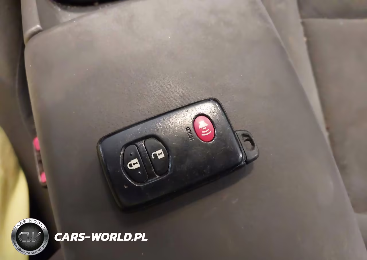 2011 Toyota Prius Two VIN:JTDKN3DU6B0283483 - 11