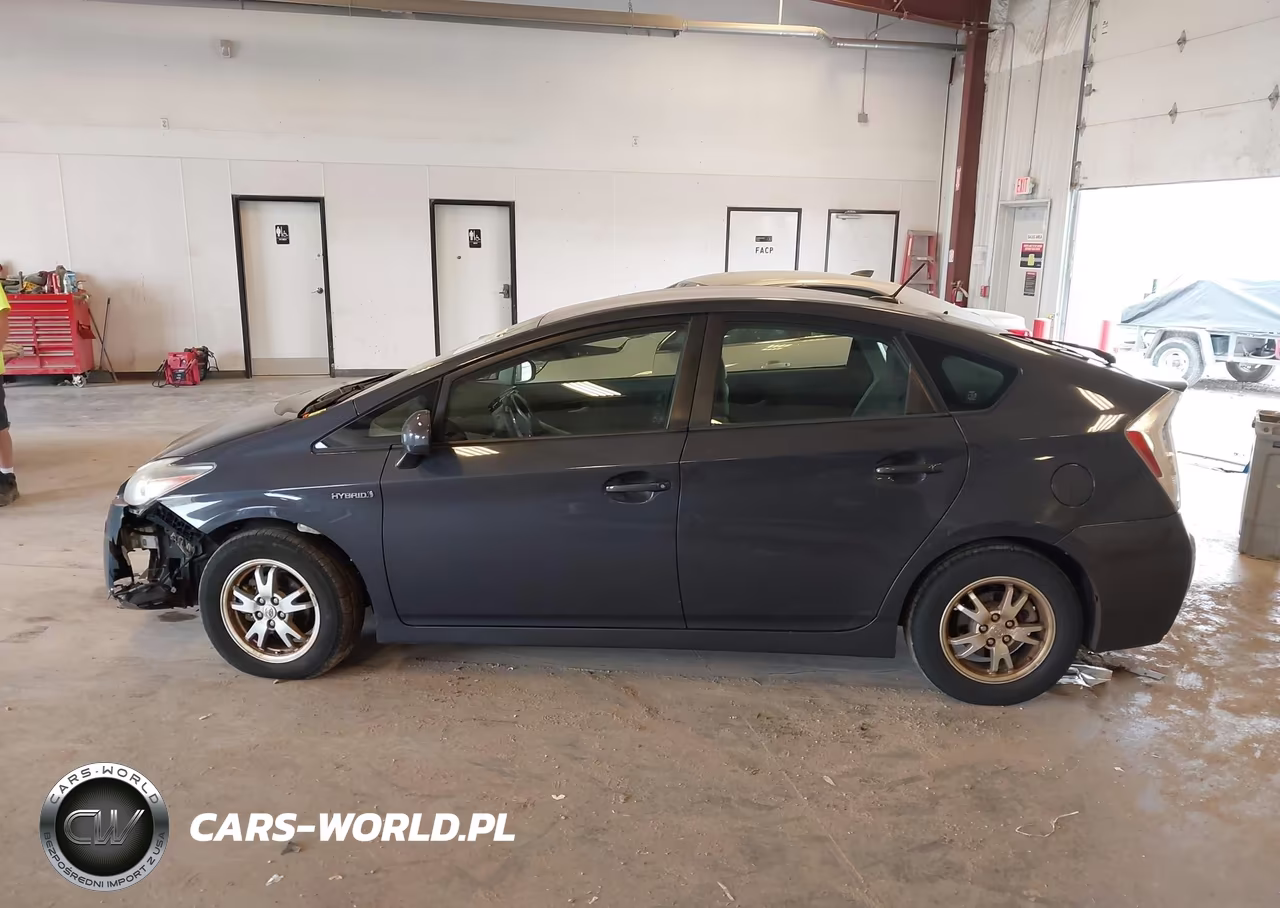2011 Toyota Prius Two VIN:JTDKN3DU6B0283483 - 14