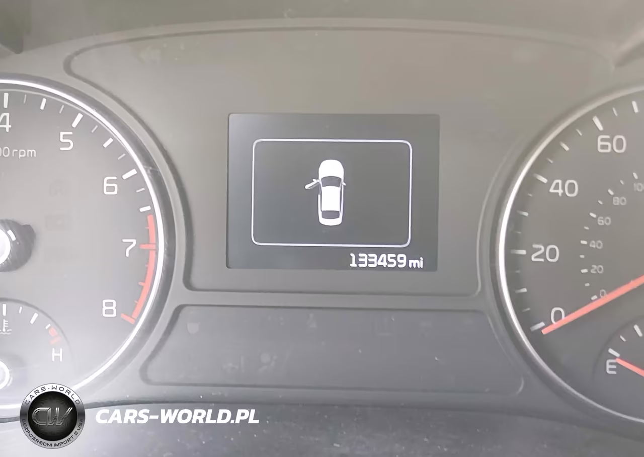 2018 Kia Optima S VIN:5XXGT4L30JG253936 - 16