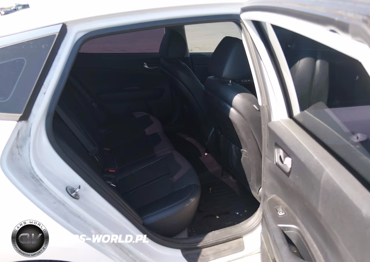 2018 Kia Optima S VIN:5XXGT4L30JG253936 - 8