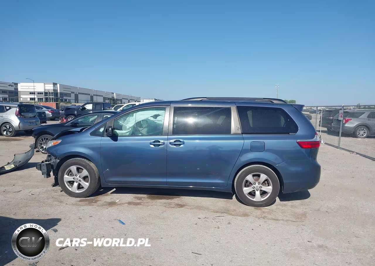 2015 Toyota Sienna Le 8 Passenger VIN:5TDKK3DC9FS618562 - 14