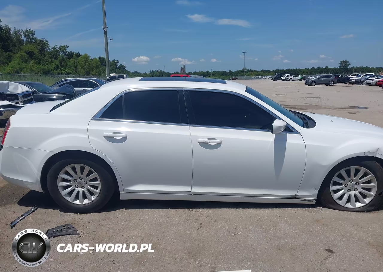 2014 Chrysler 300 VIN:2C3CCAAG9EH365192 - 13