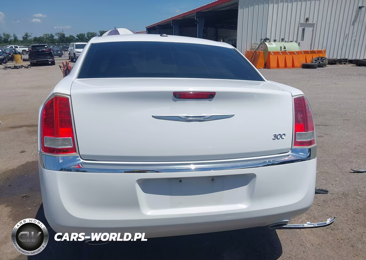 2014 Chrysler 300 VIN:2C3CCAAG9EH365192 - 16
