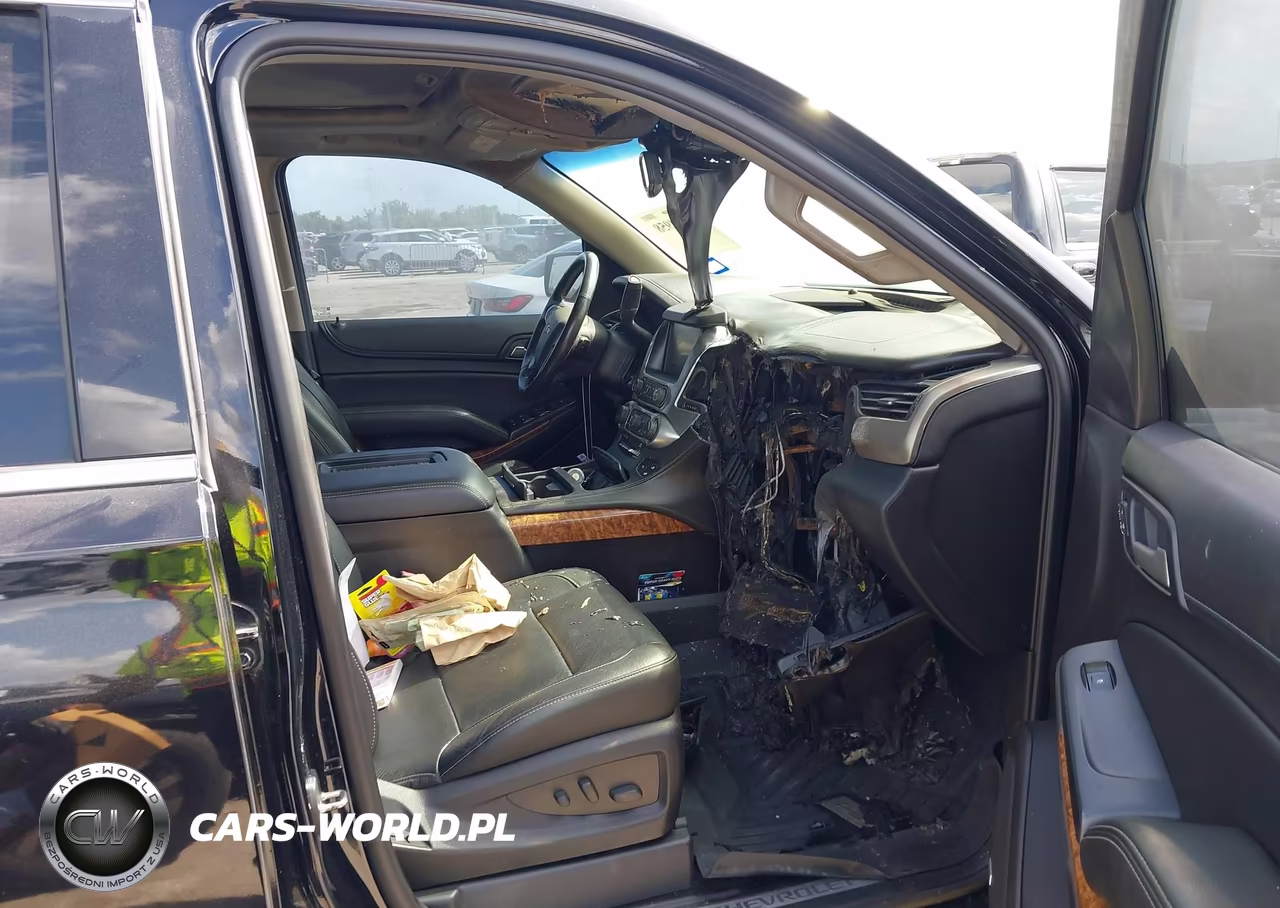 2018 Chevrolet Suburban Premier VIN:1GNSKJKC6JR136301 - 5