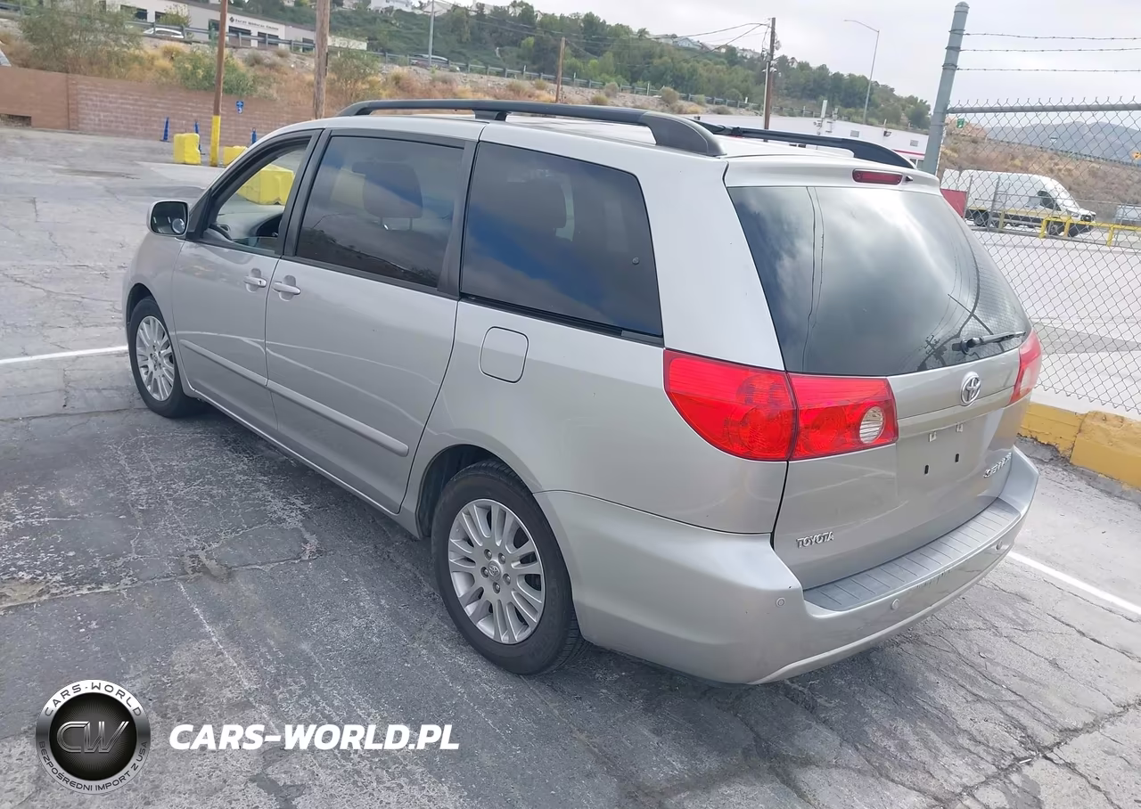 2010 Toyota Sienna Xle VIN:5TDYK4CC9AS318398 - 3