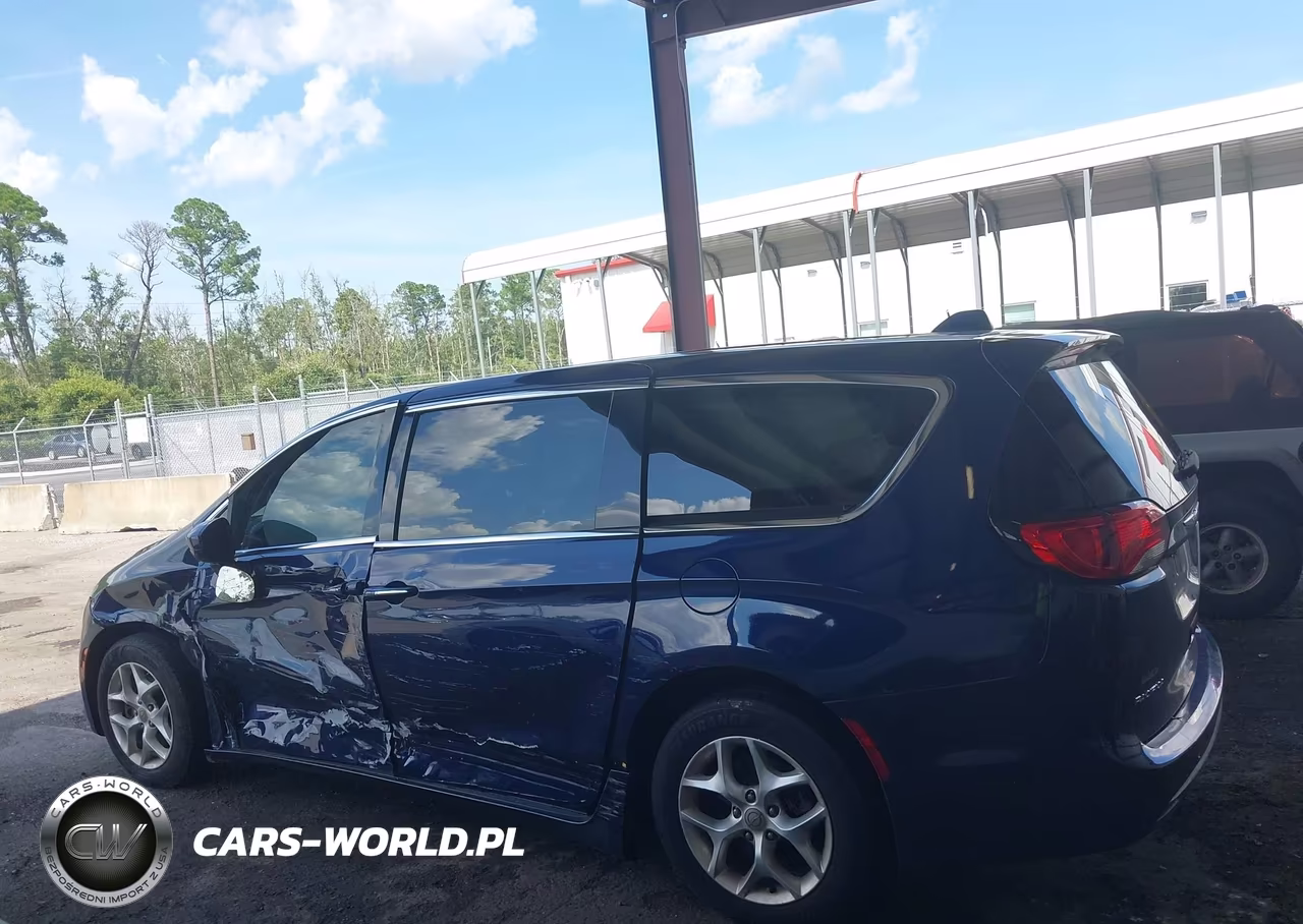 2018 Chrysler Pacifica Touring Plus VIN:2C4RC1FG7JR108681 - 14