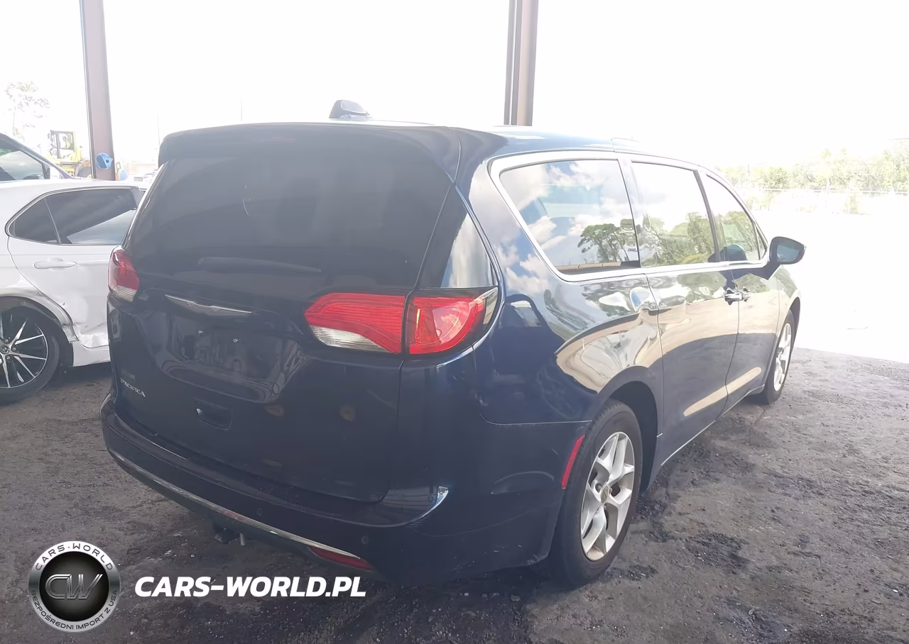 2018 Chrysler Pacifica Touring Plus VIN:2C4RC1FG7JR108681 - 4