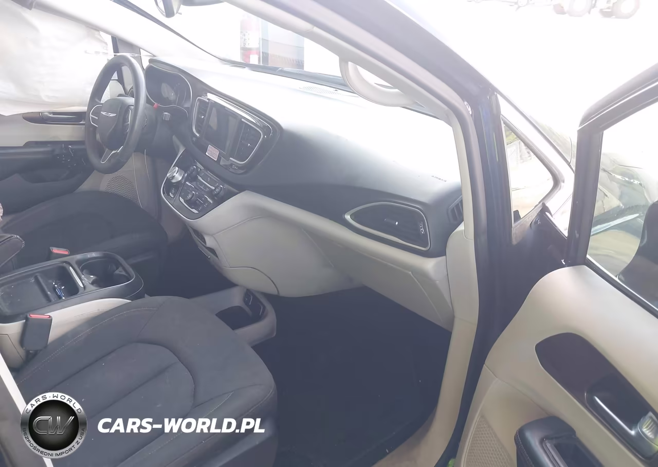 2018 Chrysler Pacifica Touring Plus VIN:2C4RC1FG7JR108681 - 5