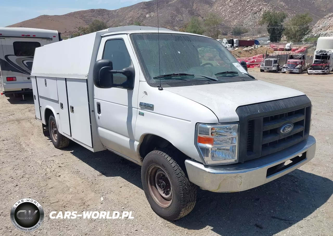 2011 Ford E-350 Cutaway