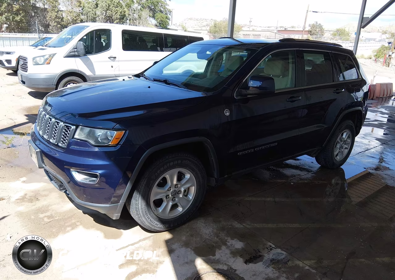 2017 Jeep Grand Cherokee Laredo VIN:1C4RJFAG2HC857949 - 2