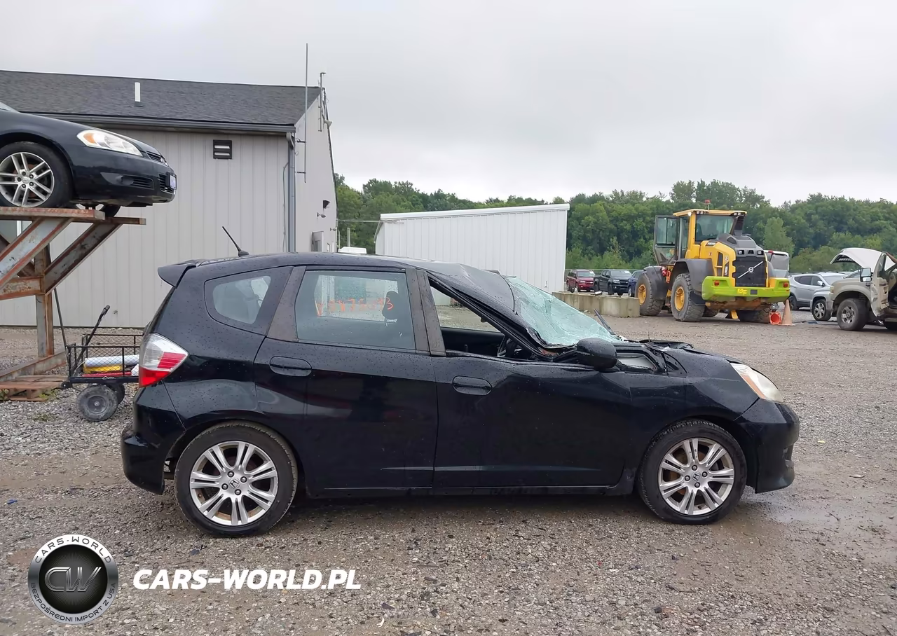2010 Honda Fit Sport VIN:JHMGE8H48AS011080 - 14