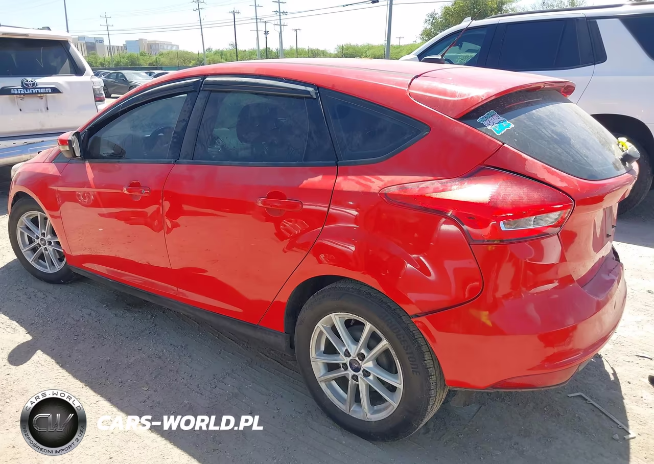 2015 Ford Focus Se VIN:1FADP3K21FL350859 - 3