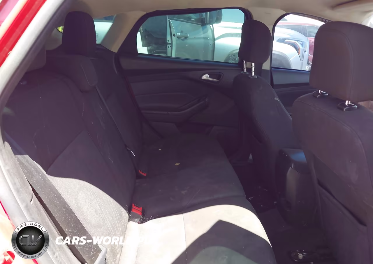 2015 Ford Focus Se VIN:1FADP3K21FL350859 - 8