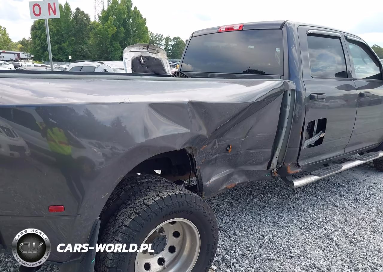 2018 Ram 3500 Tradesman 4X4 8' Box VIN:3C63RRGL1JG220775 - 12