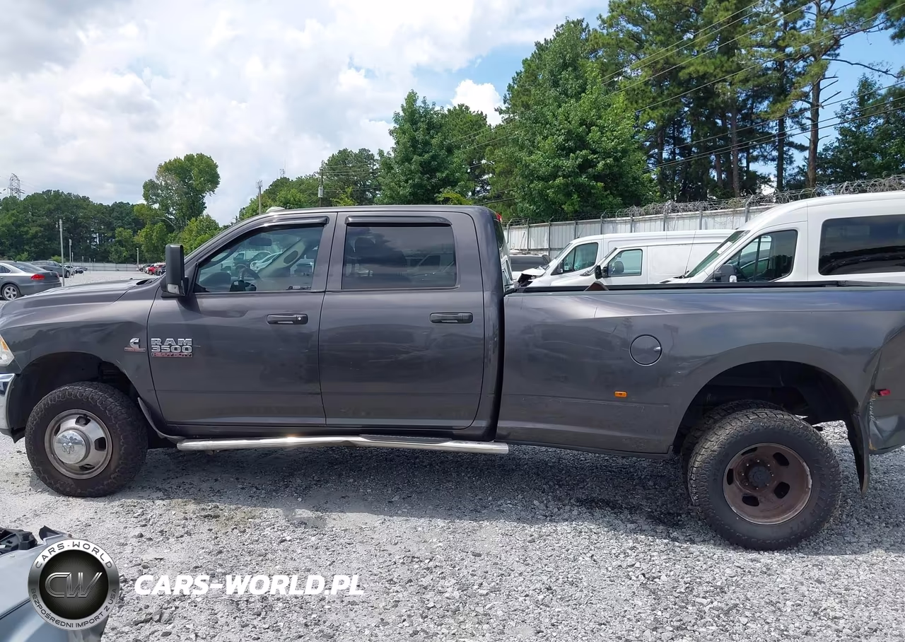 2018 Ram 3500 Tradesman 4X4 8' Box VIN:3C63RRGL1JG220775 - 17