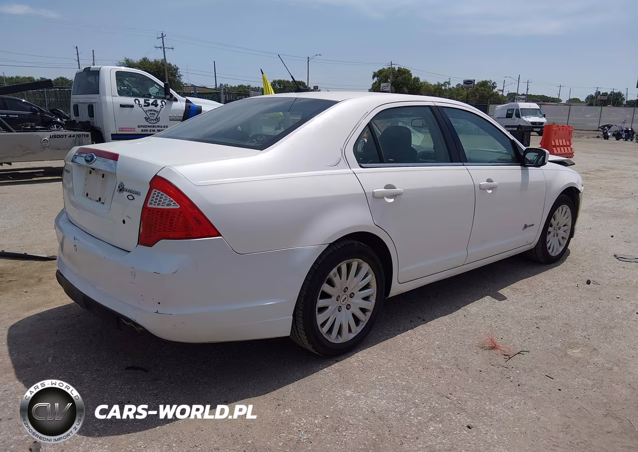 2010 Ford Fusion Hybrid VIN:3FADP0L36AR255696 - 4