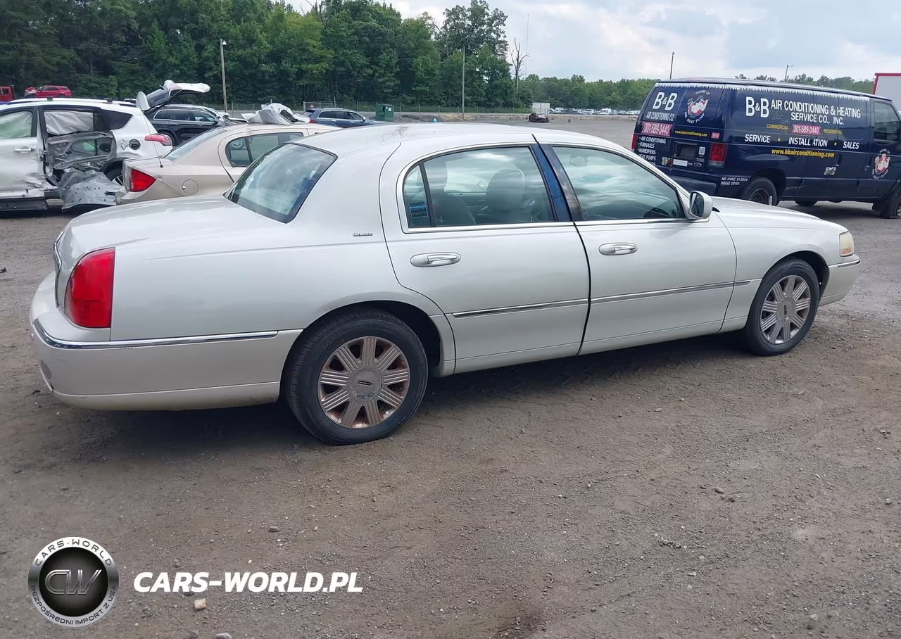 2004 Lincoln Town Car Ultimate VIN:1LNHM83W84Y638148 - 13