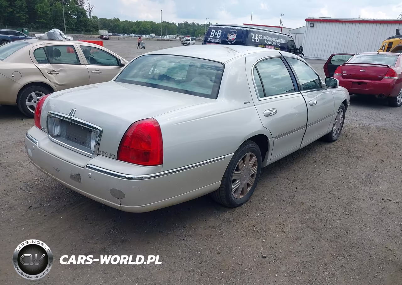 2004 Lincoln Town Car Ultimate VIN:1LNHM83W84Y638148 - 4