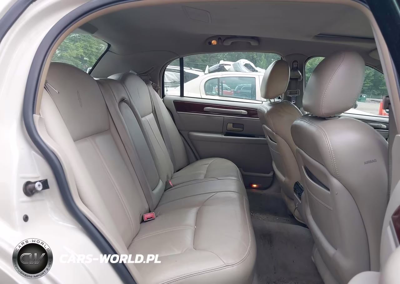 2004 Lincoln Town Car Ultimate VIN:1LNHM83W84Y638148 - 8